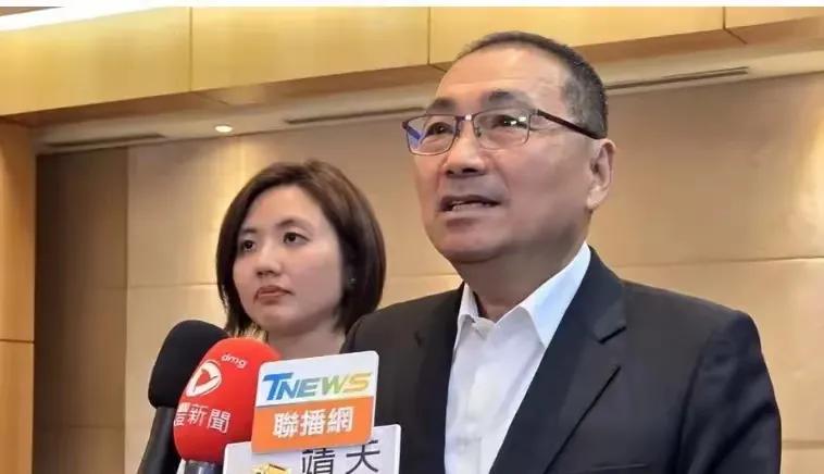 侯友宜这个时候急了，昨晚与国民党主席朱立伦见面，商讨要保护新北市的蓝营立委，是希