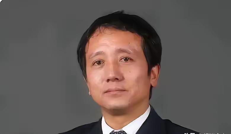 一夜醒来，高校教育界人士都沉默了。梅新育教授批评中南大学邀请耶鲁大学龙教授举办