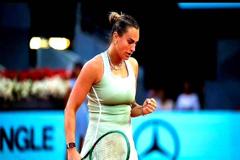 女子网坛这剧本，谁猜得到？现世界第一萨巴伦卡，在马德里红土场上简直跟开了