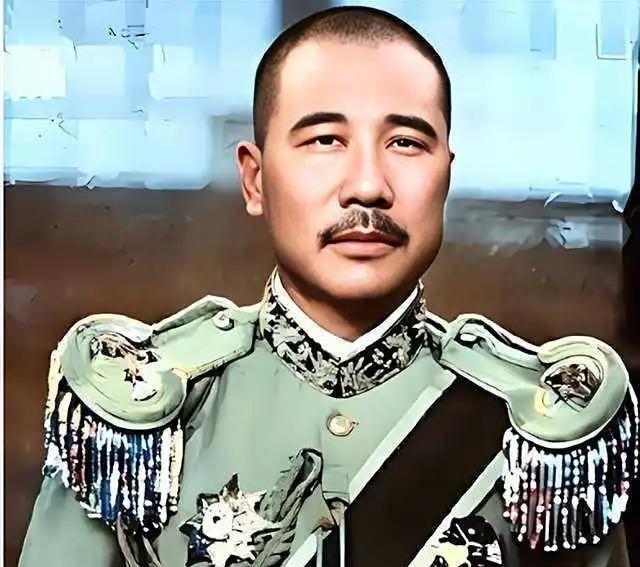 1932年，韩复榘携姨太太宴请张宗昌，张宗昌调侃说“你在山东顶了我的窝子，我今