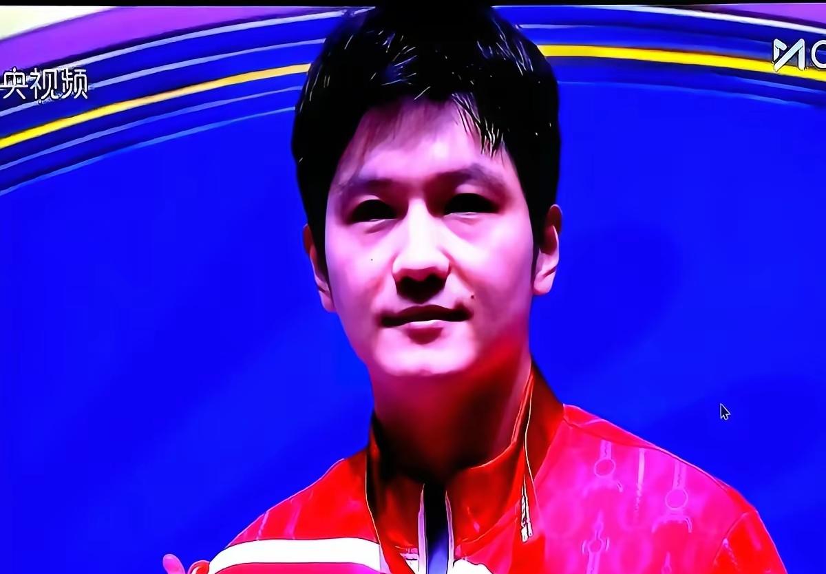 终于找到，邓亚萍说樊振东TOP0存在的原因了根本原因不在国内，而是去德国一年