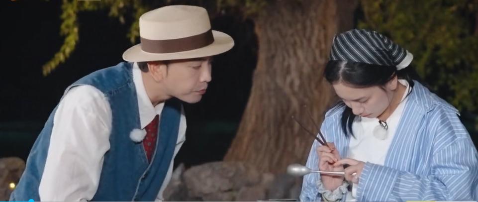 何美延自己都不爱惜自己，手指烫伤了自己不处理，还老指使粱淞，粱淞的反应稍微不如意