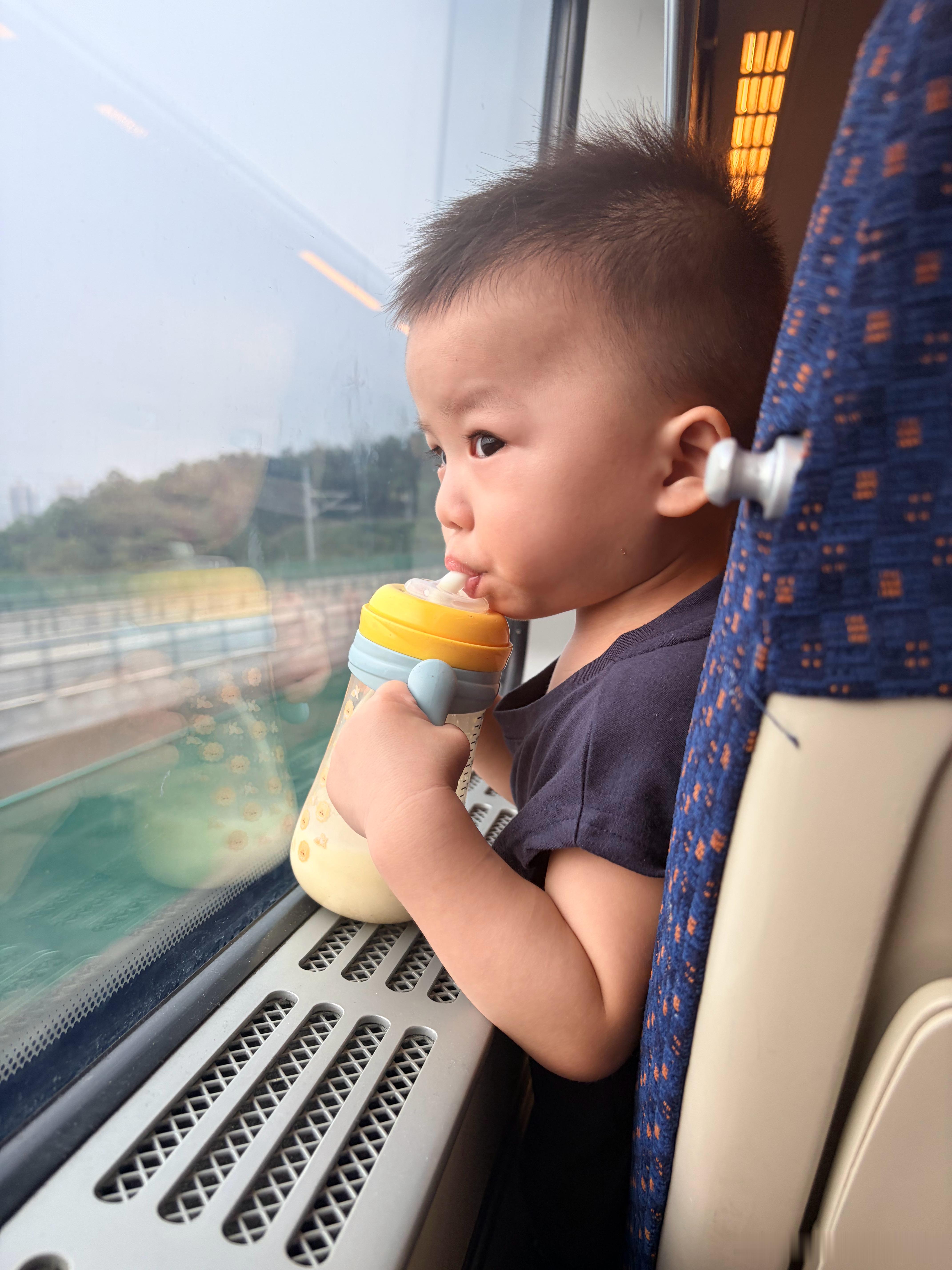 兜兜转转我们的北京小伙西红柿又回来了。他离职了大概三个月。但是走了跟没走一样。第