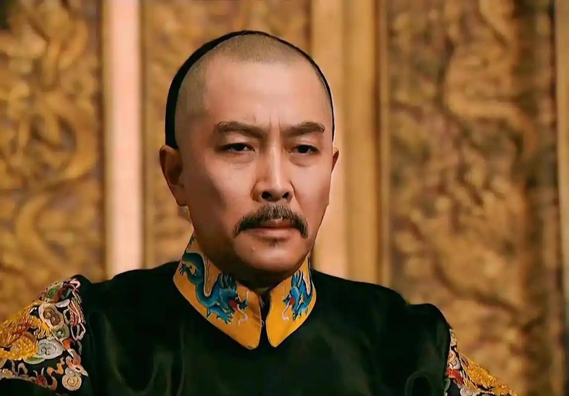 雍正帝即位初期，最大“政敌”不是八阿哥，而是自己亲妈雍正帝刚即位的时候，很多