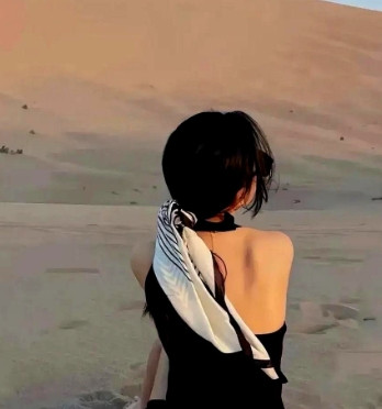 车间里有个老光棍，他说自己十来岁那会儿年少轻狂，跟村里的寡妇钻过小树林。后来