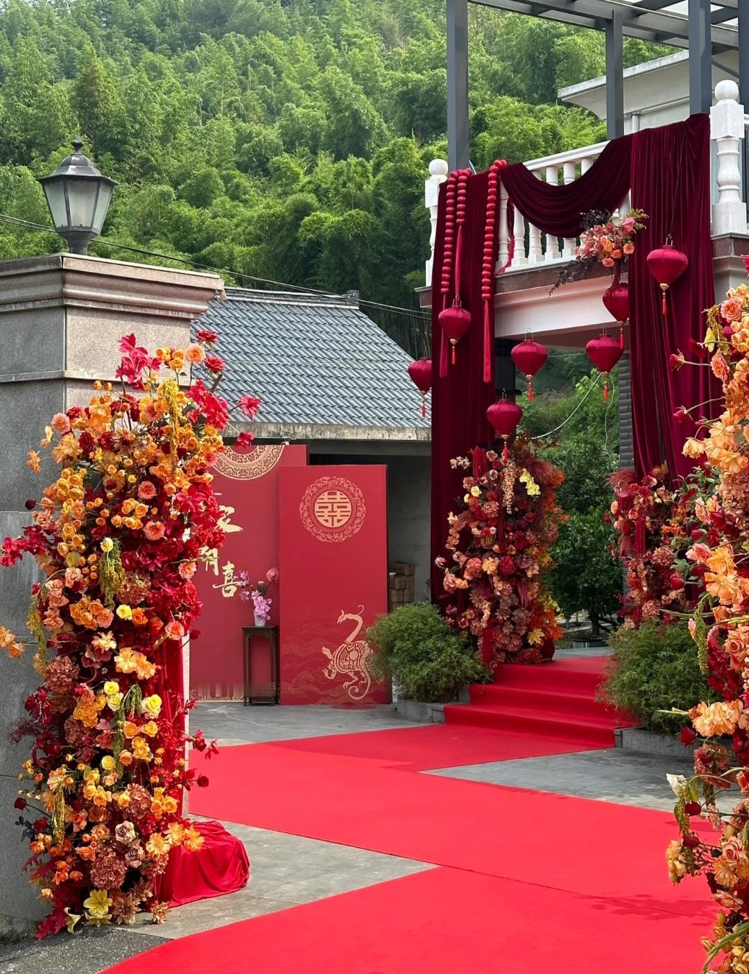 从来没见过这么蠢的新娘今天去参加一个朋友儿子的婚礼没想到到了交换戒指的环节