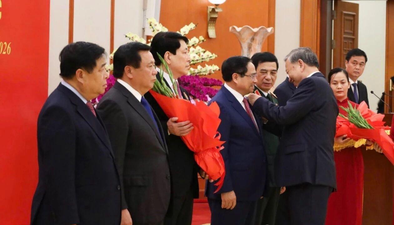 一个时代即将结束，四驾马车或退出越南历史！实际上，随着梁强和范明正任期届满，