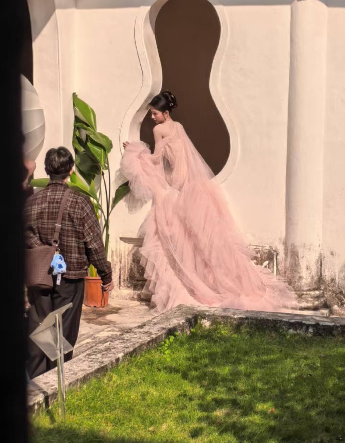 宋祖儿粉色刺绣长裙宋祖儿尖叫之夜生图宋祖儿全肯定