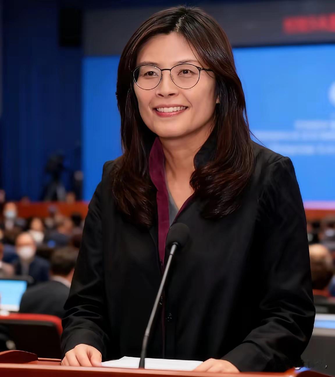 郑丽文是真聪明主持人问她去大陆见谁呀?她回复:见谁不重要,关键是你能代表多