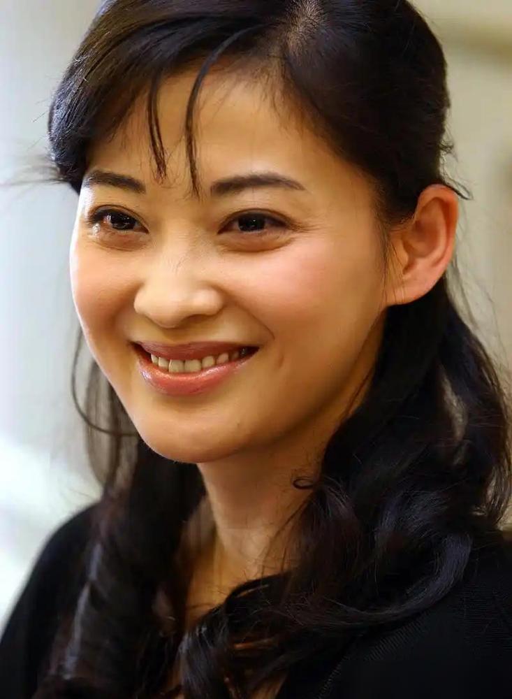 演活了安杰的梅婷，现实中却被前夫坑惨，200万血汗钱一夜打了水漂。为了捧红