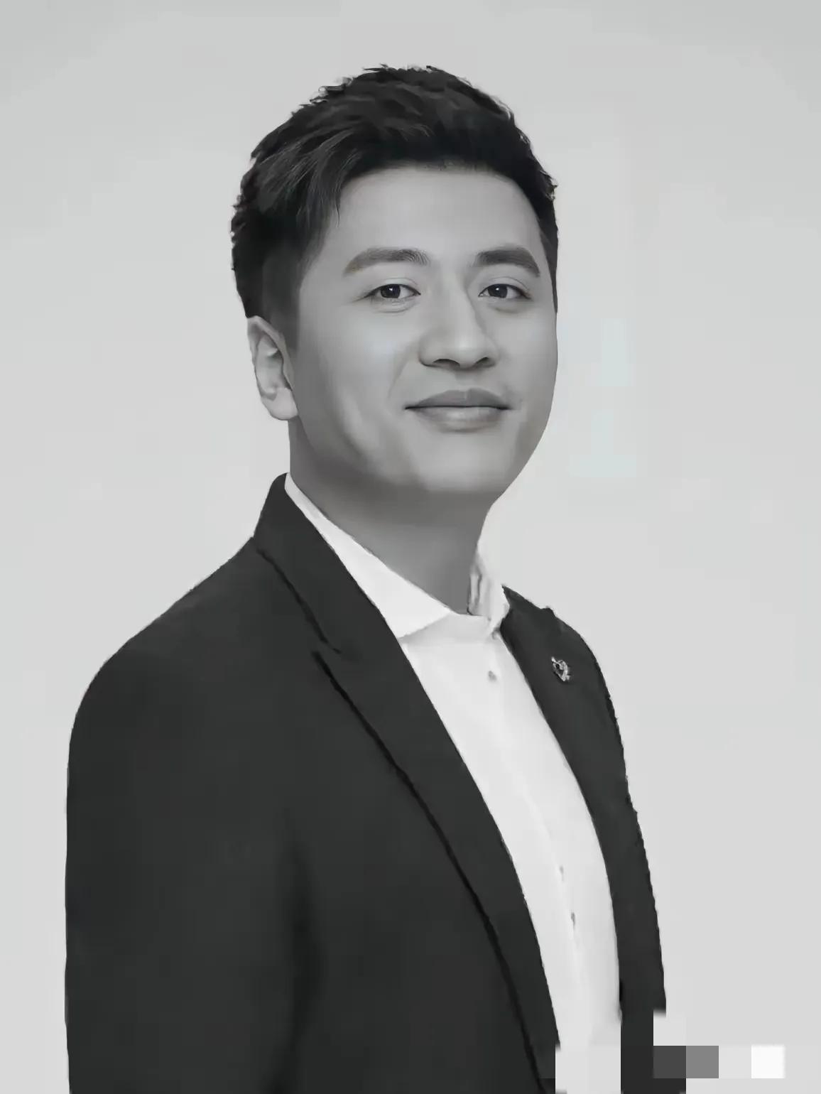 为什么张雪峰得到了大家的认可，我感觉其中的原因不光是他五年内给发放员工超过3亿的