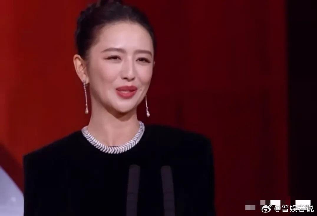 要我说，陈思诚现在肯定后悔了吧[捂脸哭]就在金鸡百花电影节上，佟丽娅作为颁奖嘉宾