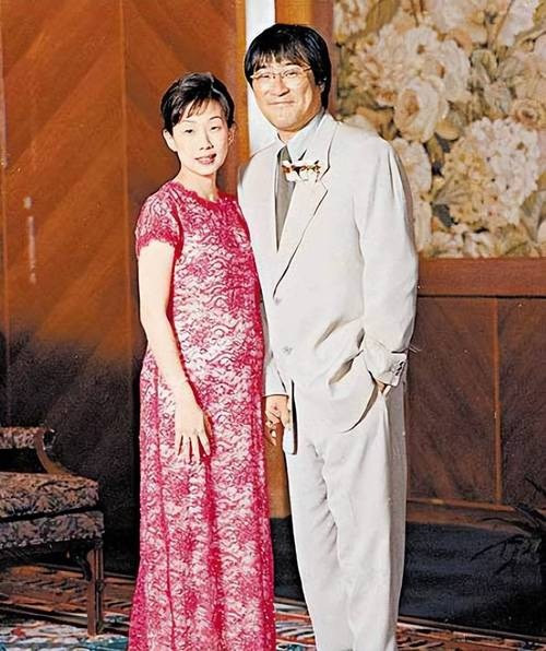 2004年，林忆莲向李宗盛提出离婚，李宗盛坦言：我年近半百，却要妻离子散，真的是嚎啕大哭，有天接到了