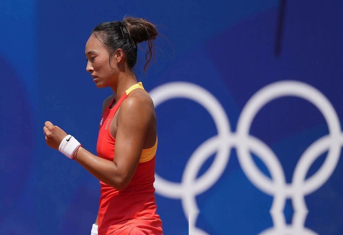 中国网球好不容易在家门口迎来了WTA1000级别的里程碑式夺冠，全网本来都在为郑