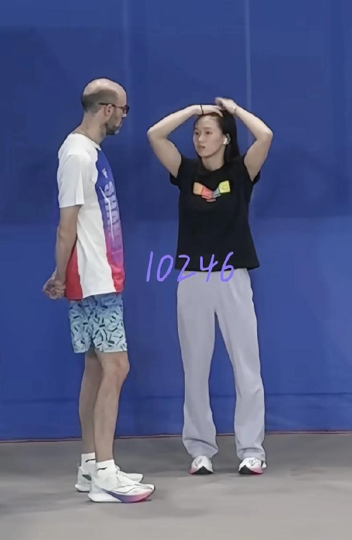 晚上十米跳台女单决赛没啥悬念，陈芋汐只要稳定发挥，冠军肯定是她的。全红婵不参赛