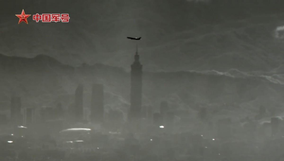 围岛军演首日：解放军无人机远眺台北，两栖攻击舰加入演习，导弹已经竖起，央视首提“
