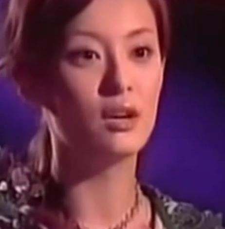 演员孙俪说：“我妈妈曾告诉我，在她和我爸的婚姻里，她其实很早就想离开了，但之所以