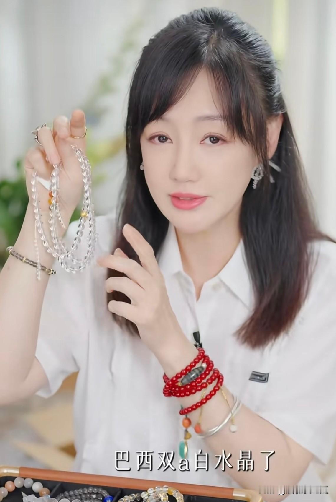 薛佳凝该做的事情一件都没做没有结婚，没有谈恋爱，没有搞事业，没有搞脸，47岁