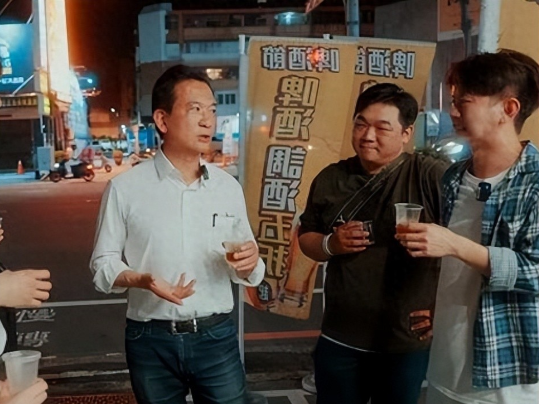 距离大罢免投票剩不到一个月，民进党民代林俊宪今（1）日宣布成立全台罢免巡回助讲团