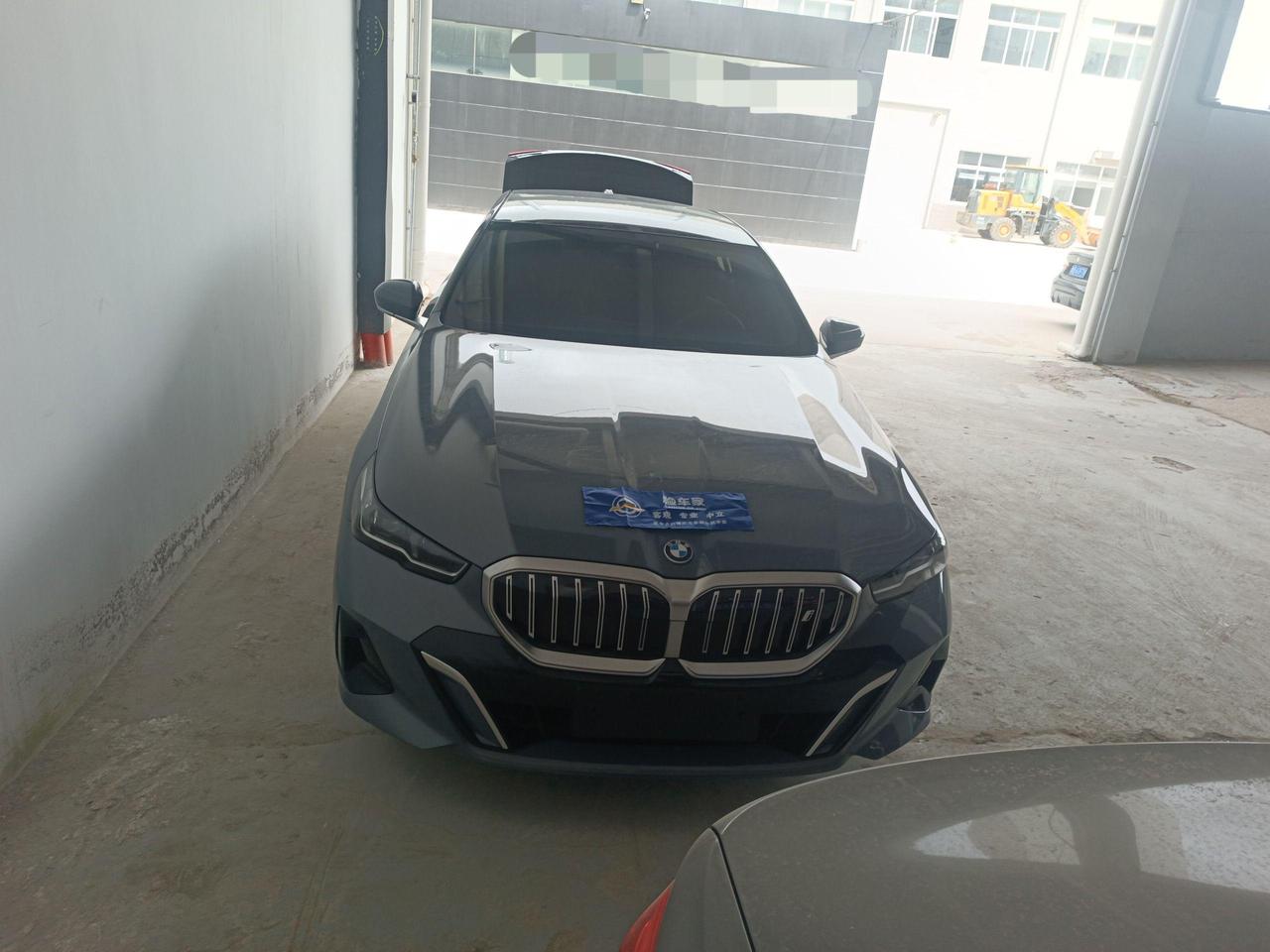 宝马i5，新车比5系贵，二手比5系便宜！前两天验了一台宝马i5，2024年5月