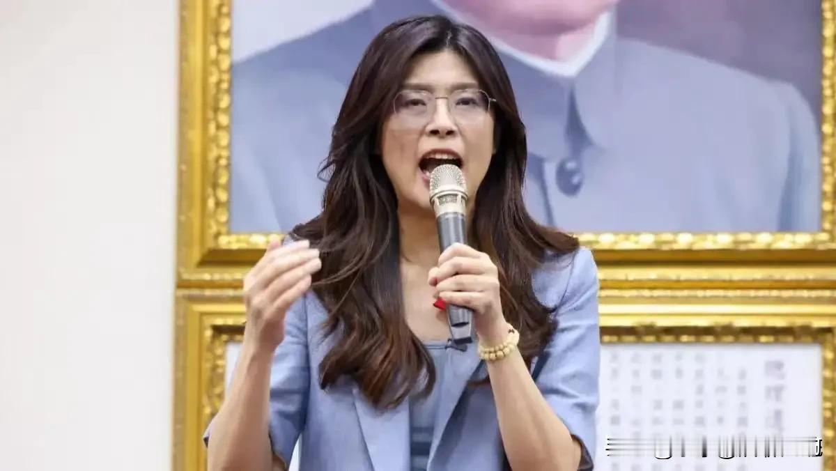 越来越看不懂了，郑丽文是露出了“原形”还是思想混乱？刚妄言“两岸发展要尊重台