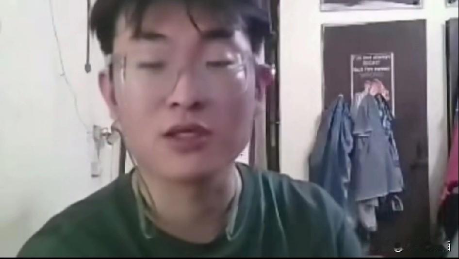 印度大学平等的做法，确实有他的道理。在印度留学的李梓硕透露自己一学期的学费1万