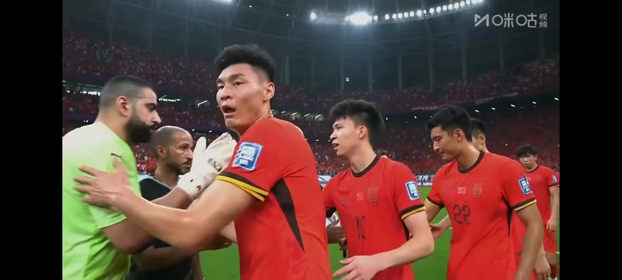 总结一下十八强赛的中国队:第一，尹万的顽固地坚持菱形中场的打法。让中国队的防守
