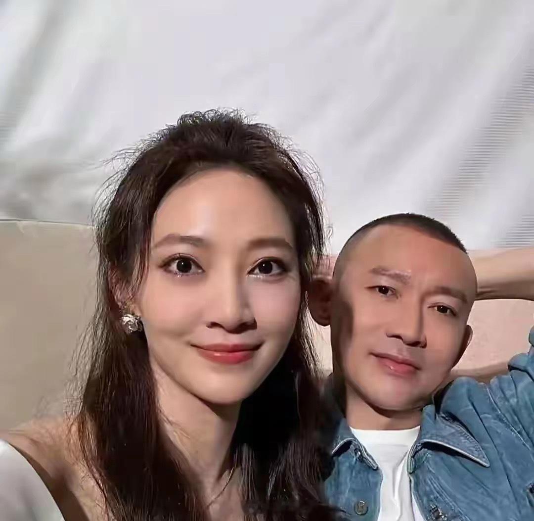 聂远养的老婆确实漂亮，五官精致，端庄优雅，绝色佳人​​​