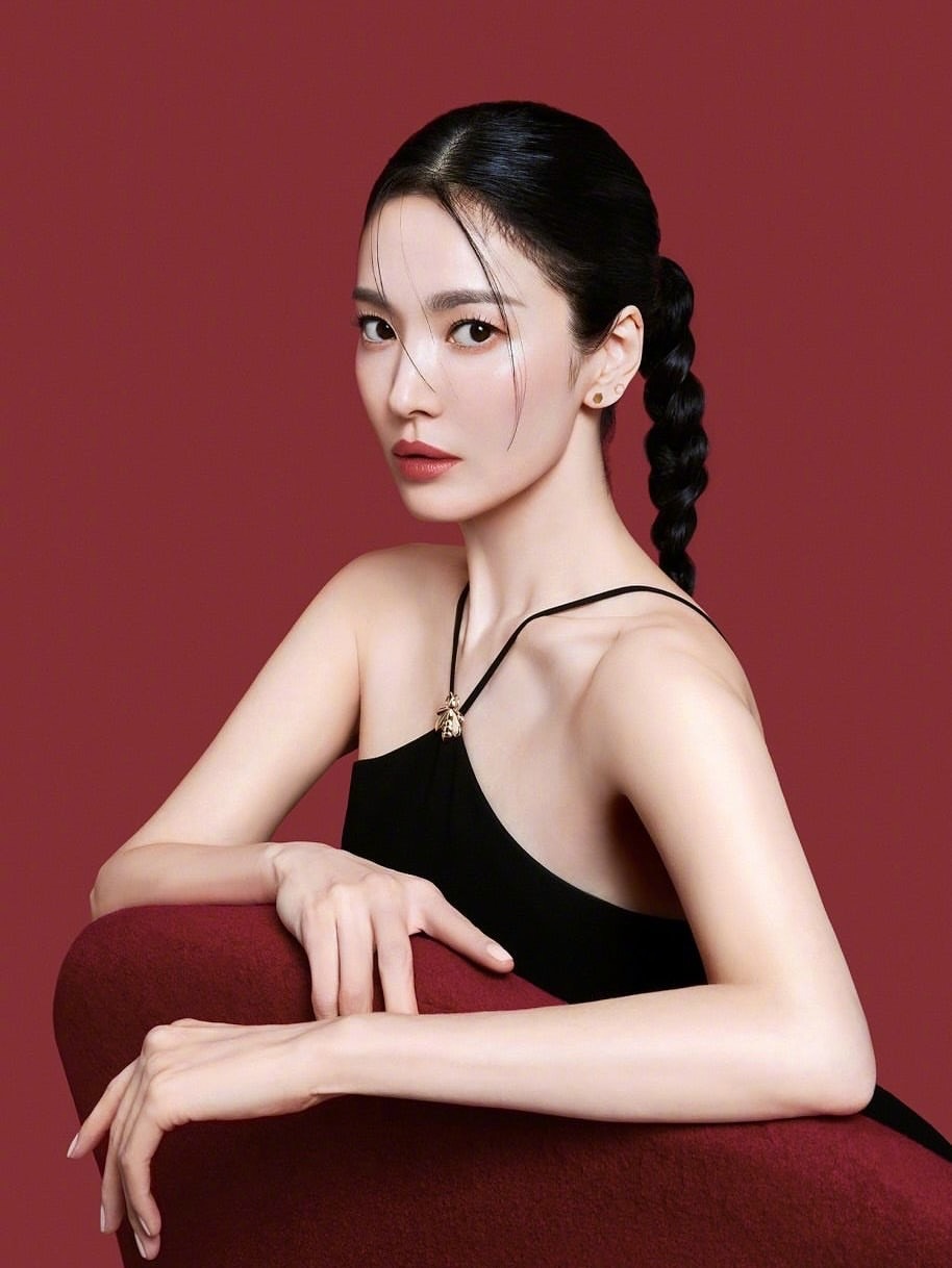 宋慧乔最新娇兰guerlain口红💄💋广告大片。👄很犀利的动作女星妆造