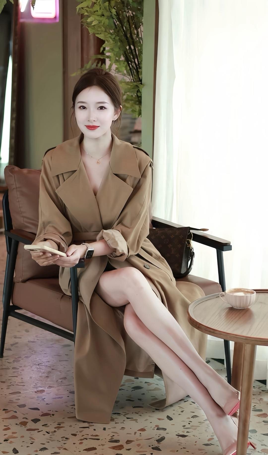 优雅咖啡馆时光，时尚穿搭指南👗☕️💄