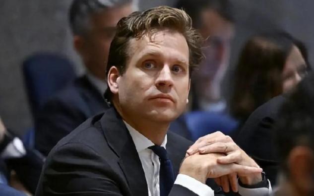 11月19日，荷兰公开对中方服软，声明中有一句话特别有意思！声明里那句“暂停