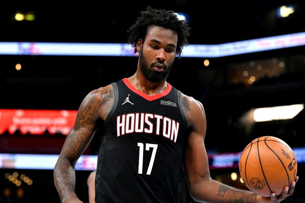 火箭现在真是幸福的烦恼，想留住塔里·伊森，恐怕要付出天价。这位前锋新赛季成了队内