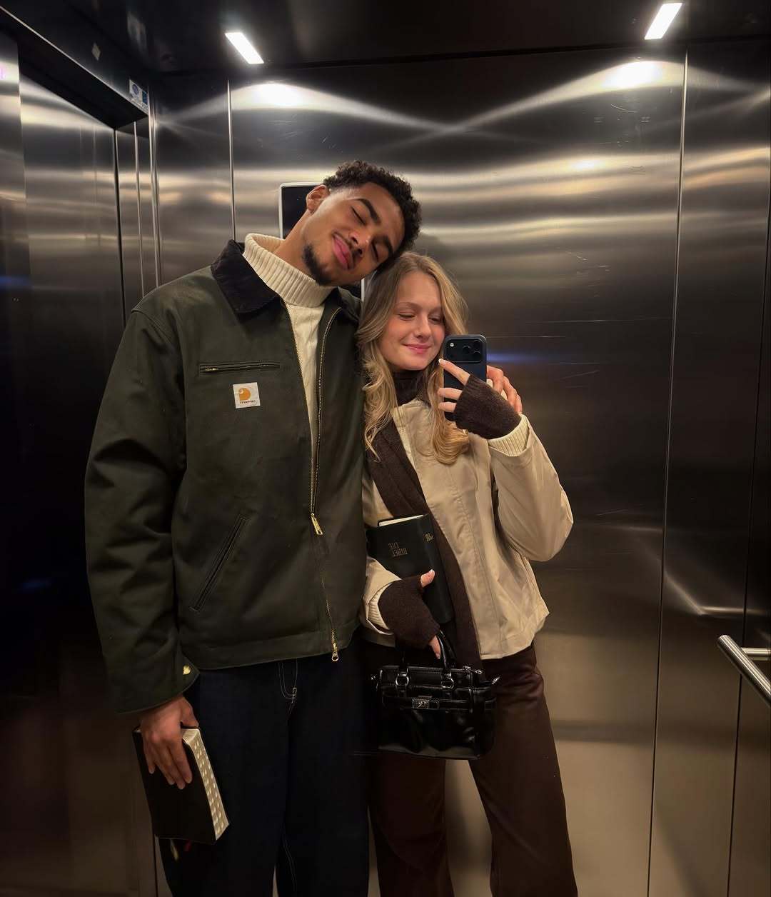 【奥多古订婚】ins发布——我向上帝感恩，把你赐予我❤️正式订婚💍大圣聊球大