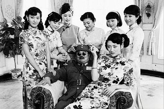 四川军阀范绍增是名副其实的“妻妾成群”，他家中有名有姓的姨太太就有三四十人，快赶