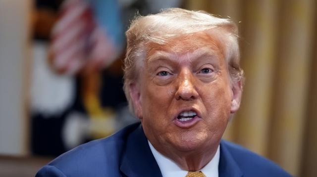 越南工厂的灯灭了，印度车间的机器停了，美国政客嘴里的"中国替代"醒了。河内工