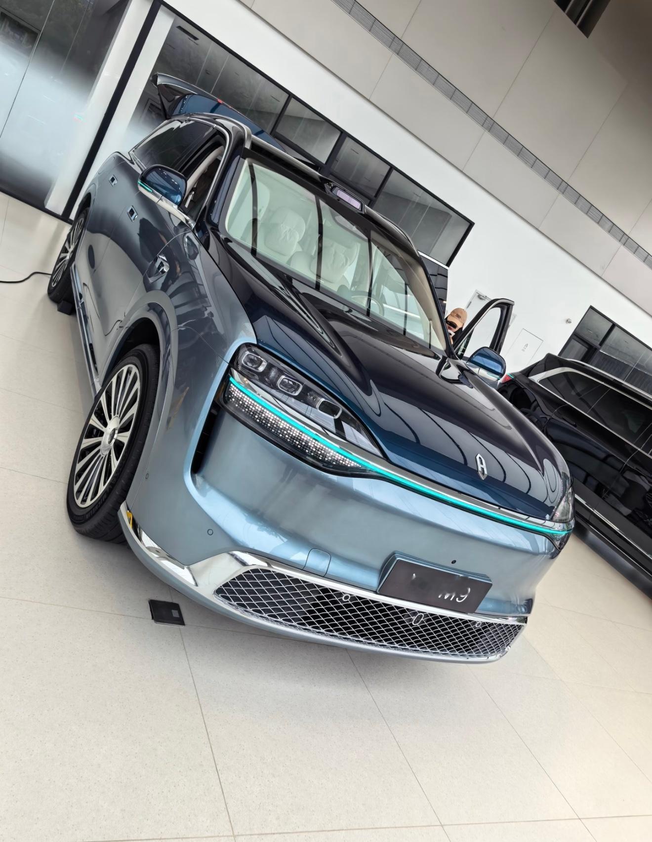 再来波高清图，新问界M9赛里木青，好看不？？