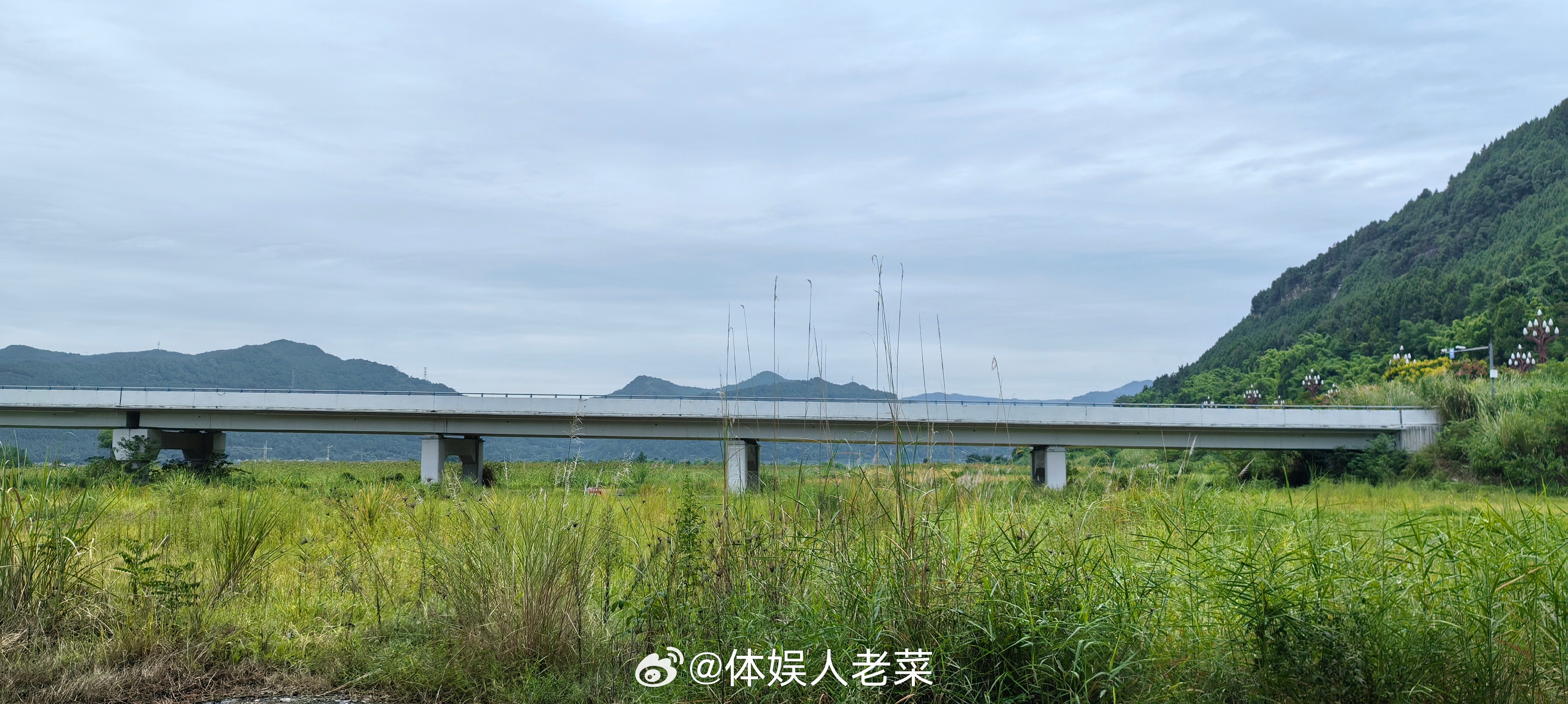 难得周末，气温凉爽舒服，到野外支起锅，来一顿小火锅🍲。。宝宝的少女心​​​