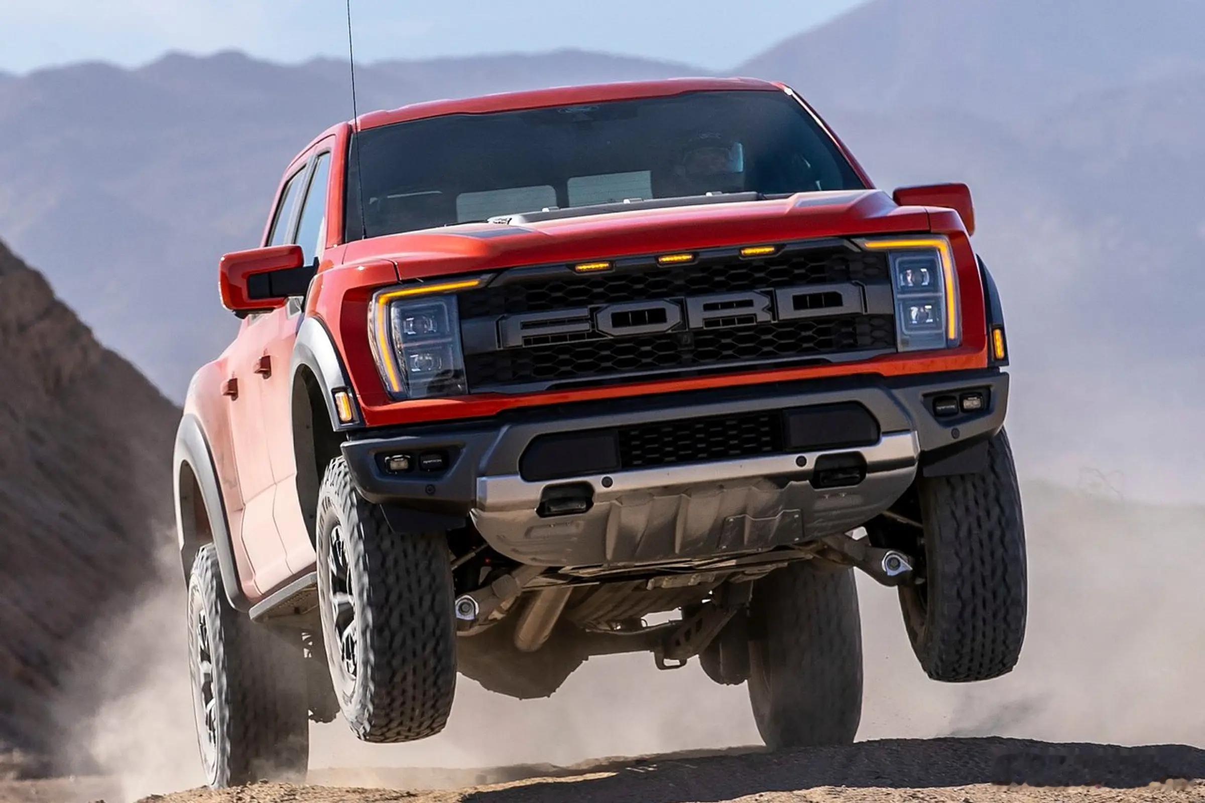 每天都得看两遍……对皮卡这个类型是真没抵抗力，感觉这车从设计出来就写着四个字：帮