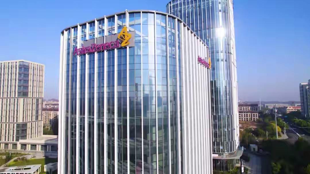 青岛彻底沸腾！全球顶尖巨头为何疯狂砸钱建“大脑”？阿斯利康、海克斯康秘密布局，背