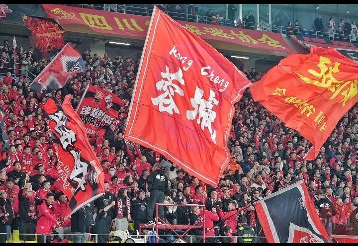 河南队这下麻烦大了！成都蓉城摆出铁桶阵，五后卫对付它，誓要主场擒下它，以报前两次