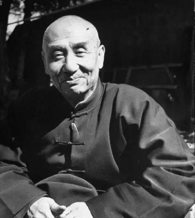 1949年12月，阎锡山等14人，乘坐的飞机，遇寒流无法上升，陈立夫劝阎锡山：“