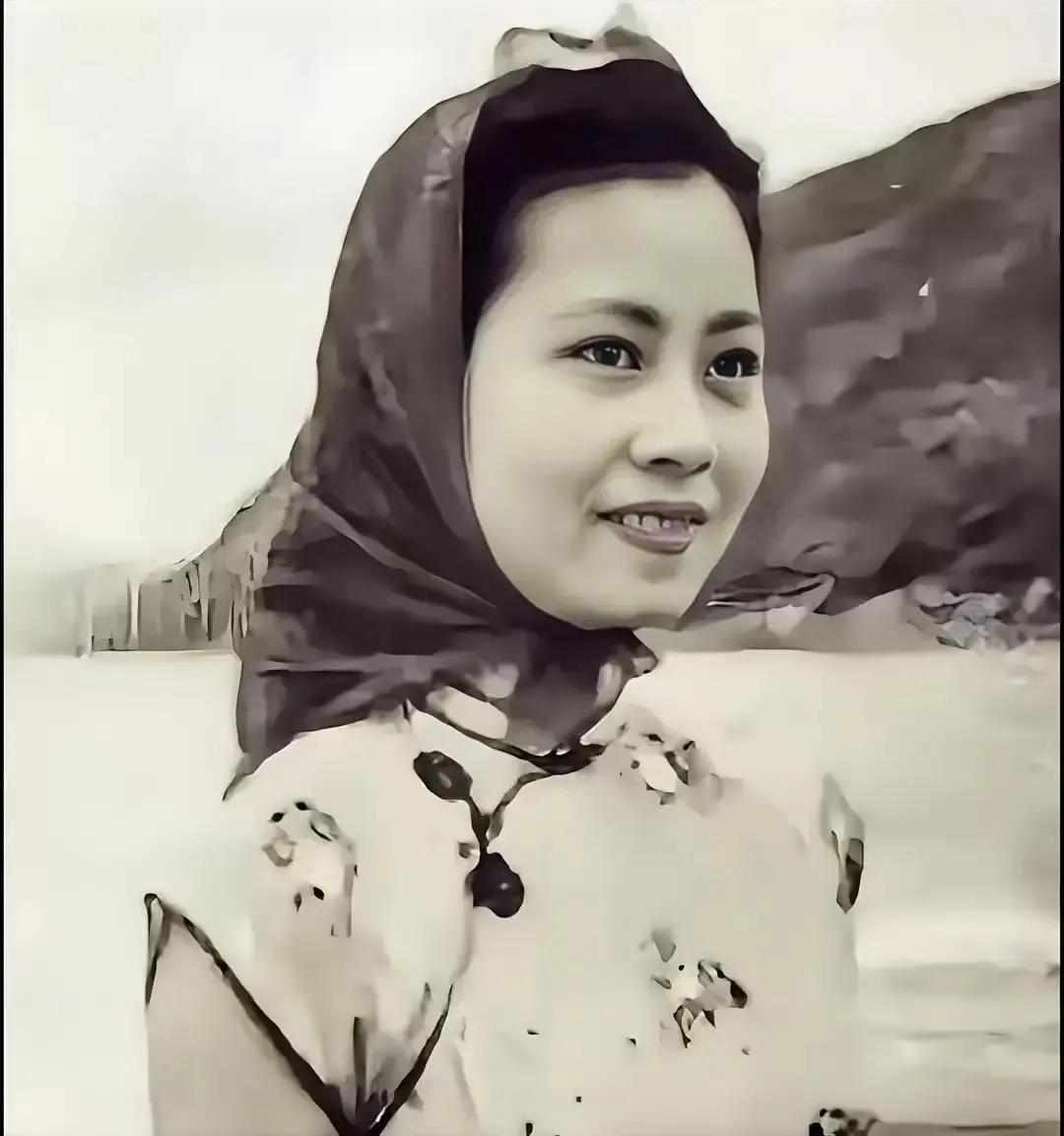 1943年，东江敌后地下情报战线危机四伏，多名年轻女交通员长期穿行于日伪封锁线