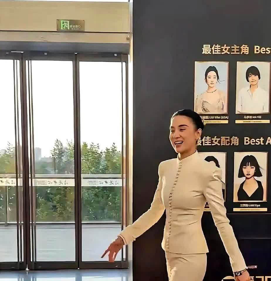 宋佳，这张照片封神！有时候真觉得气质这东西太玄乎了，往那儿一站连空气都会