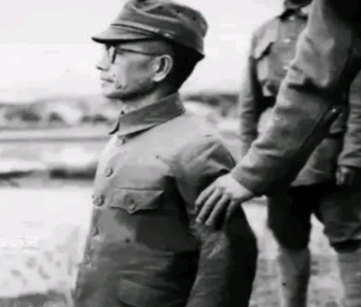 1947年，一辆军车在广州郊外的一片空地上停了下来。车门打开，一名年迈的日本战犯