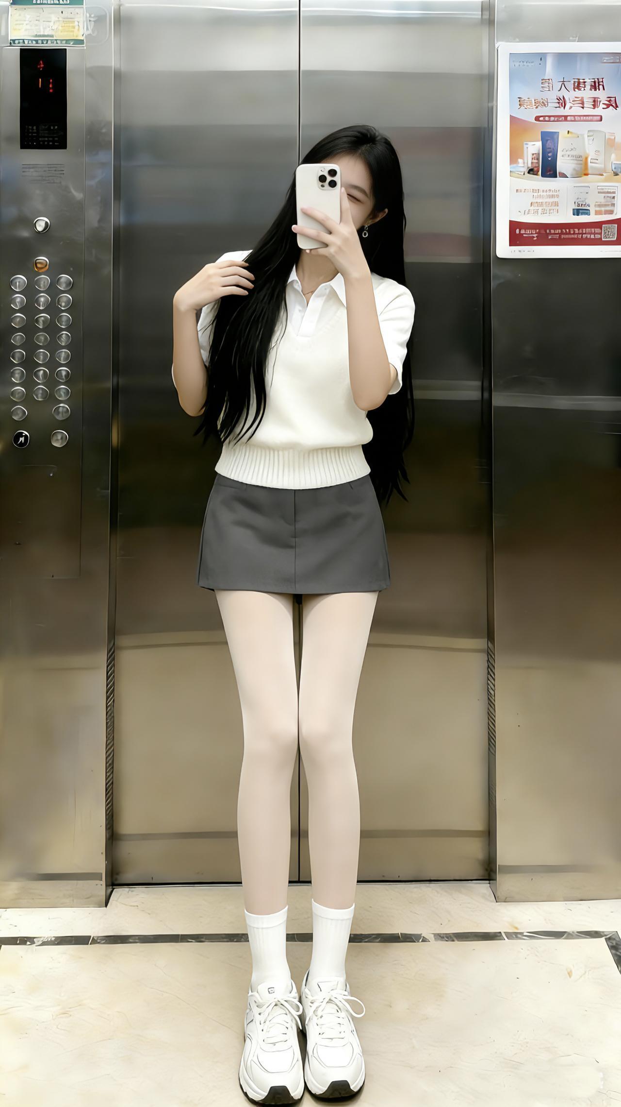 御姐电梯拍照大长腿日常穿搭分享是你的理想女朋友吗