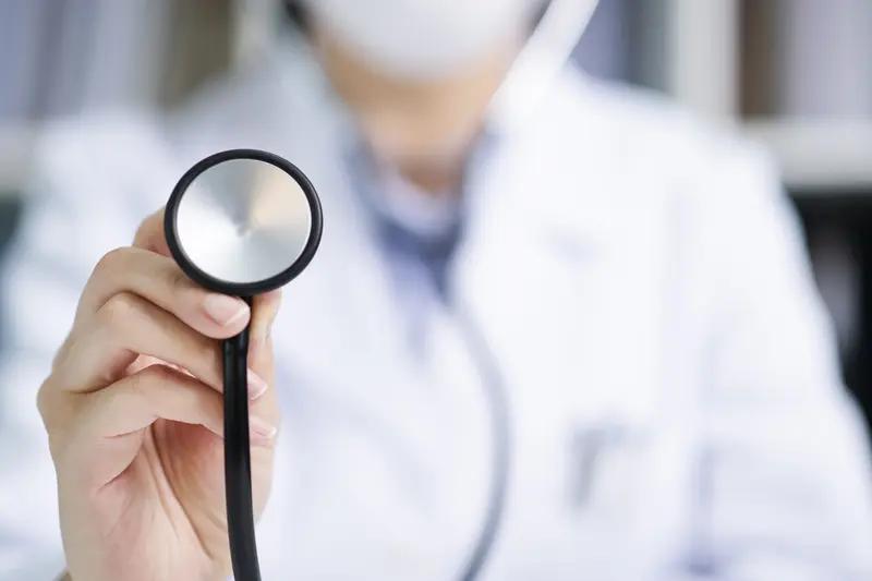 熬夜危害可太大了，医生划出4条红线得重视。连续3天以上每天睡不足4小时，相当于让