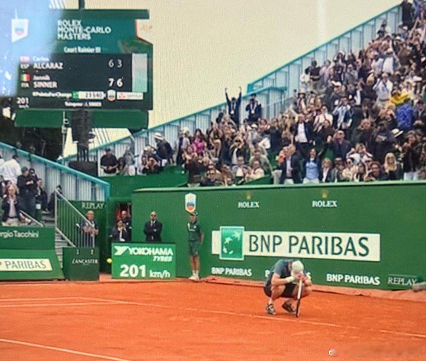 辛纳首夺蒙特卡洛冠军辛纳重夺世界第一里程碑！辛纳连续两盘被先破，两盘逆转，最终