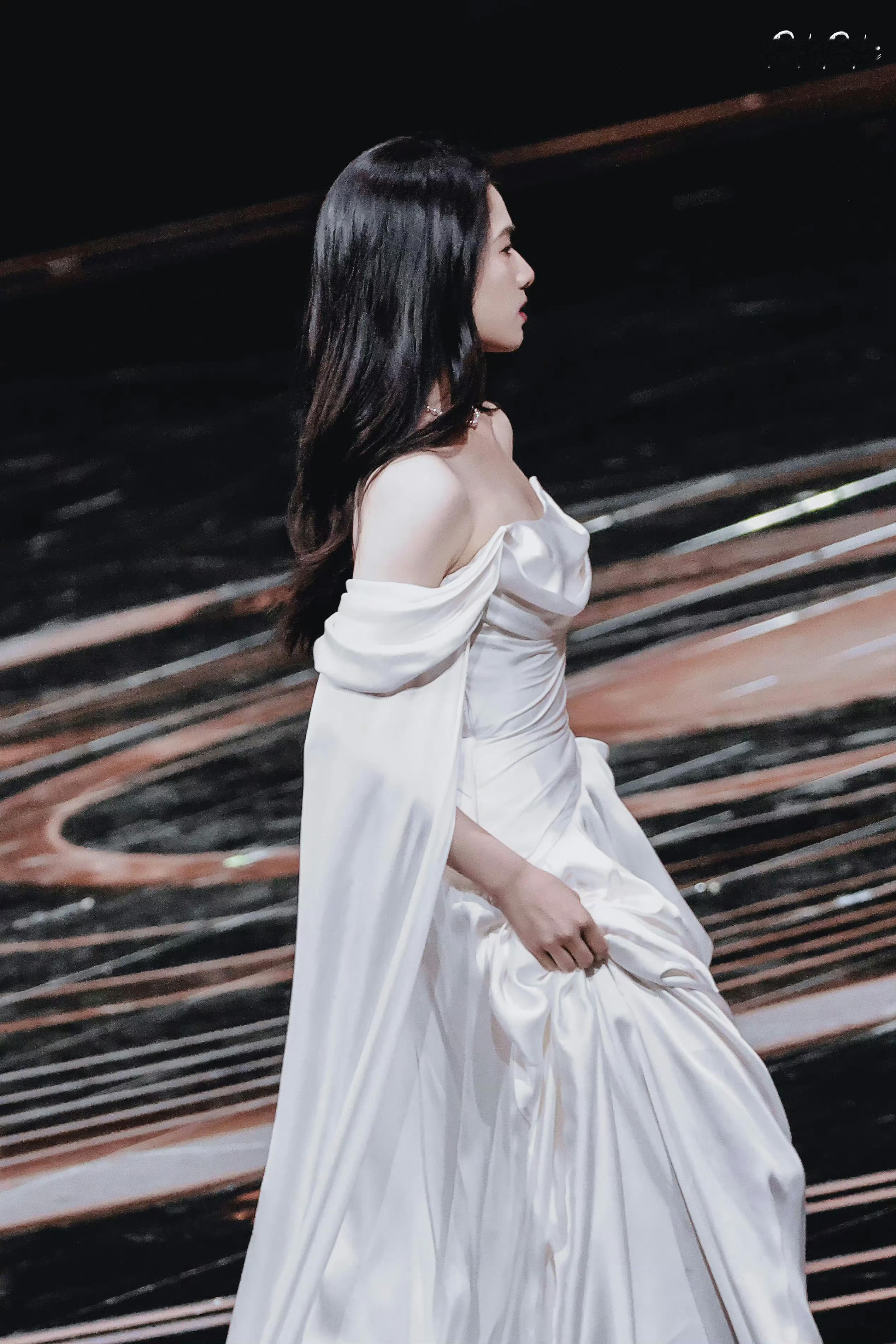 嗑颜bot重温张婧仪微博之夜这一套月之女神