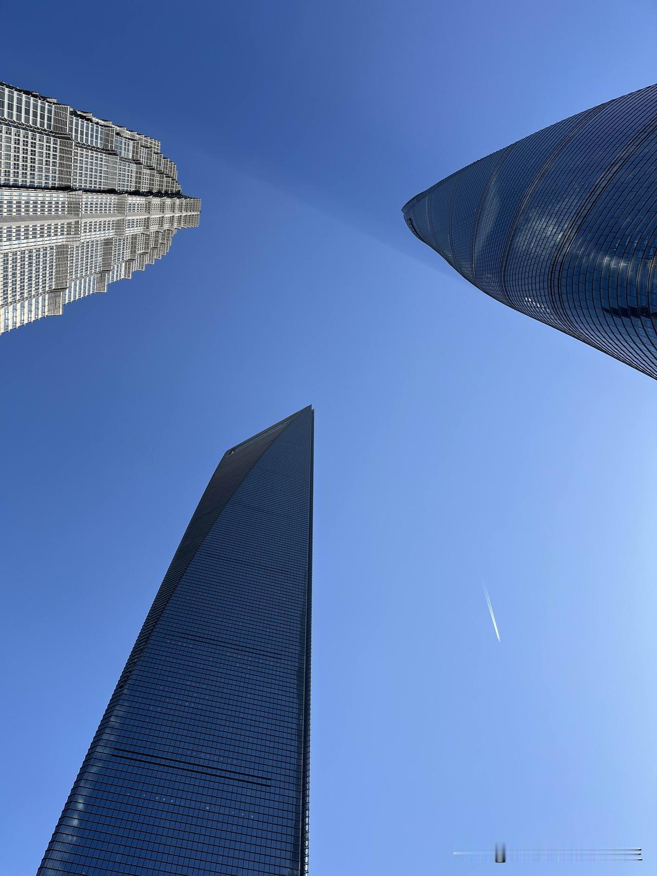 陆家嘴的三支清香，没有股市的周末，天不错[呲牙笑][呲牙笑][呲牙笑][握手]