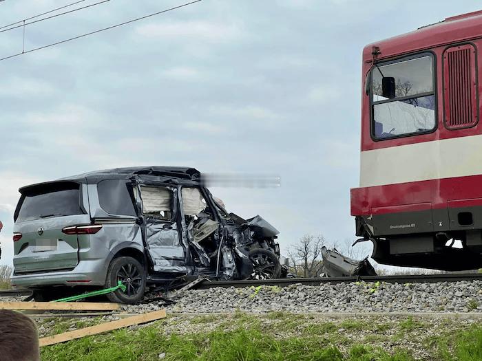 啊，这是老熟人了，生命无常啊曼宁格因火车撞击去世